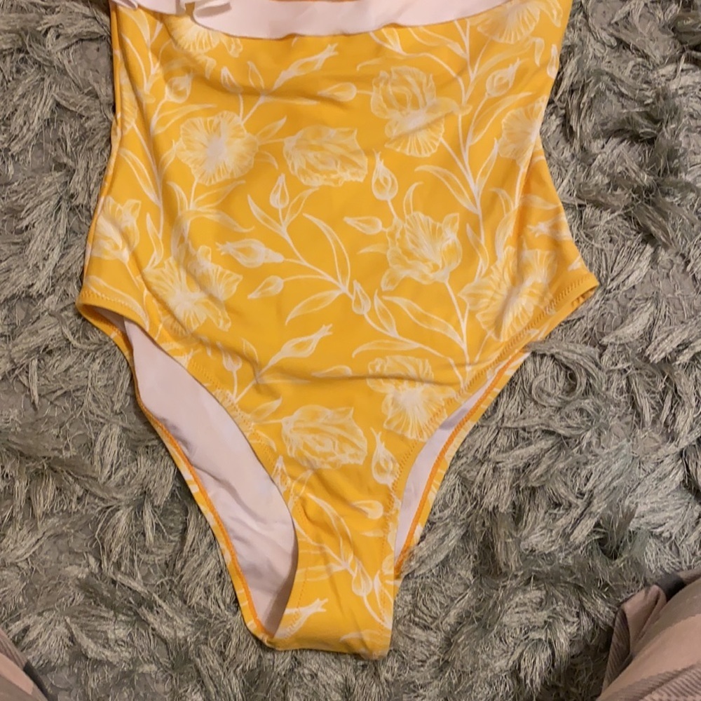 Cupshe Journey Floral Ruffle One Piece Swimsuit - Picture 4 of 6
